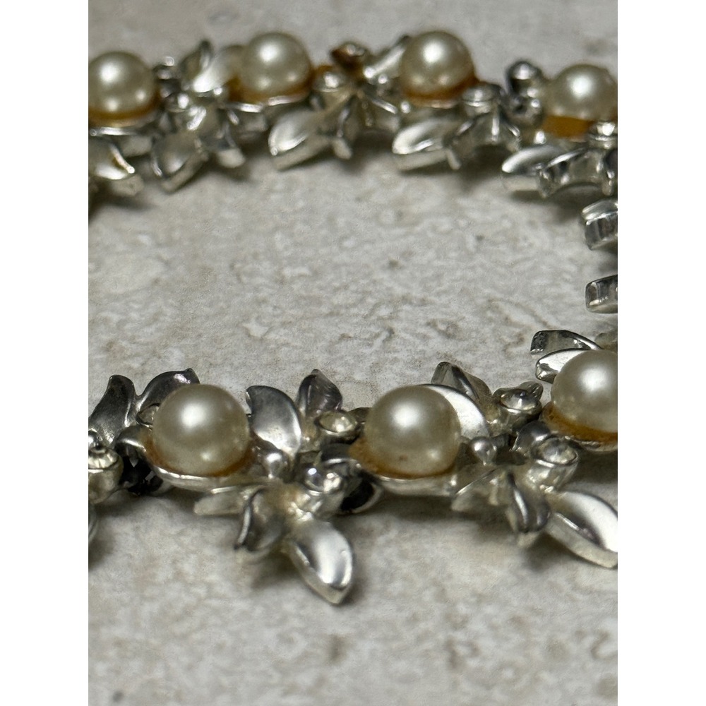 Vintage 1950s 60s Faux Pearl Rhinestone Floral Leaf Bracelet Silver Tone 7.5"